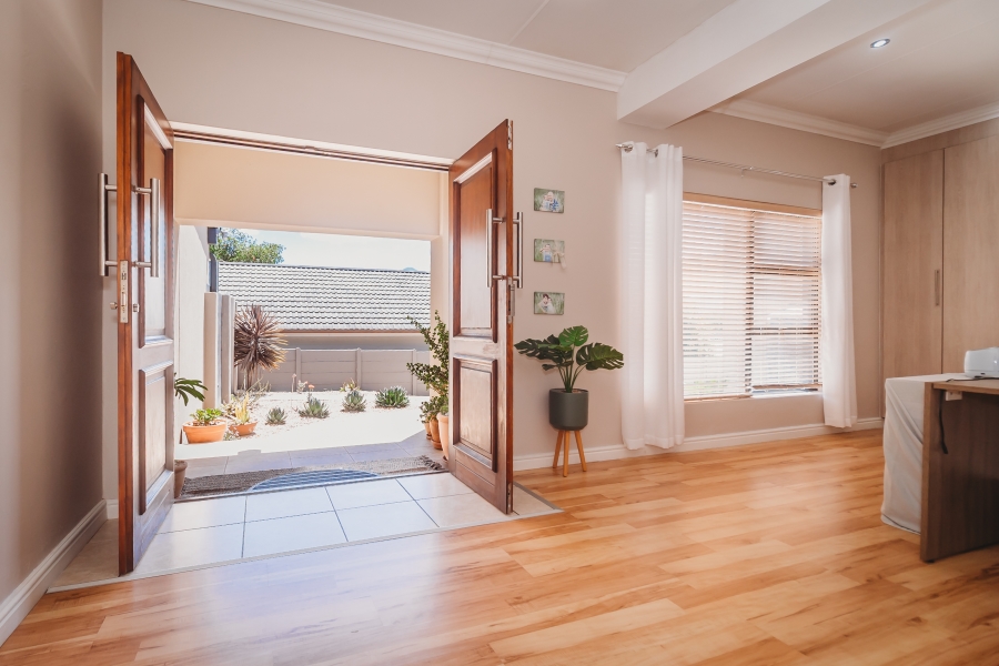 5 Bedroom Property for Sale in Panorama Western Cape